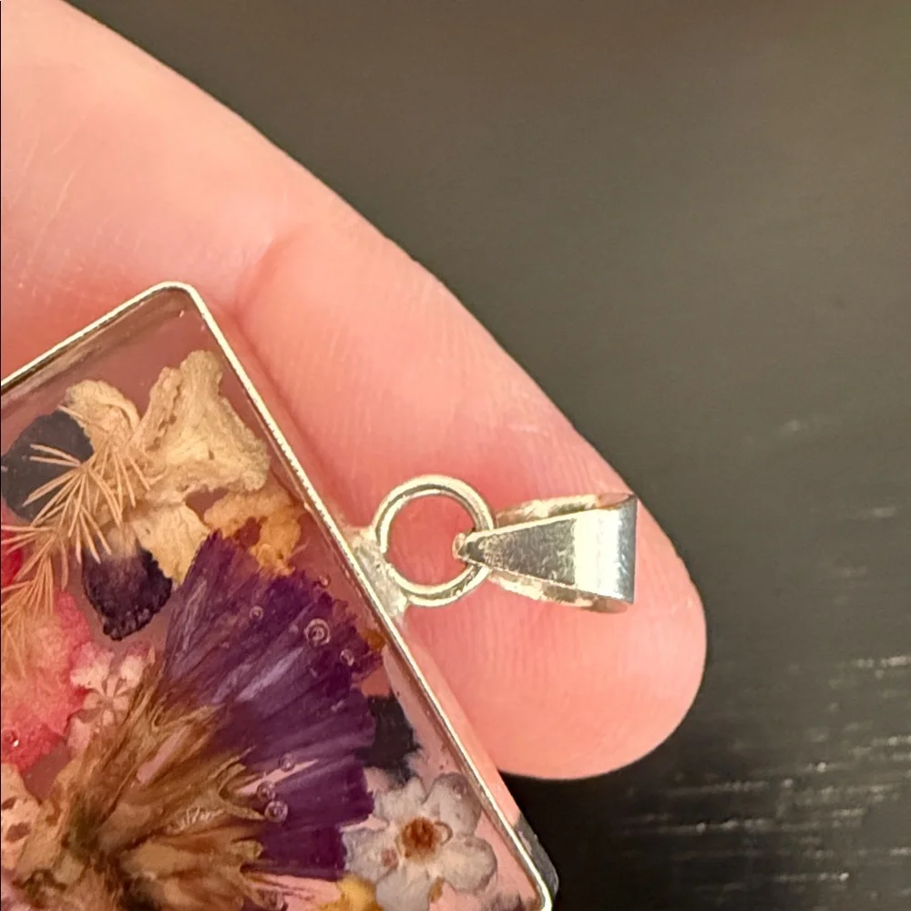 DS 925 Sterling Silver Dried Flower Acrylic Resin Oval Pendant - Picture 5 of 5